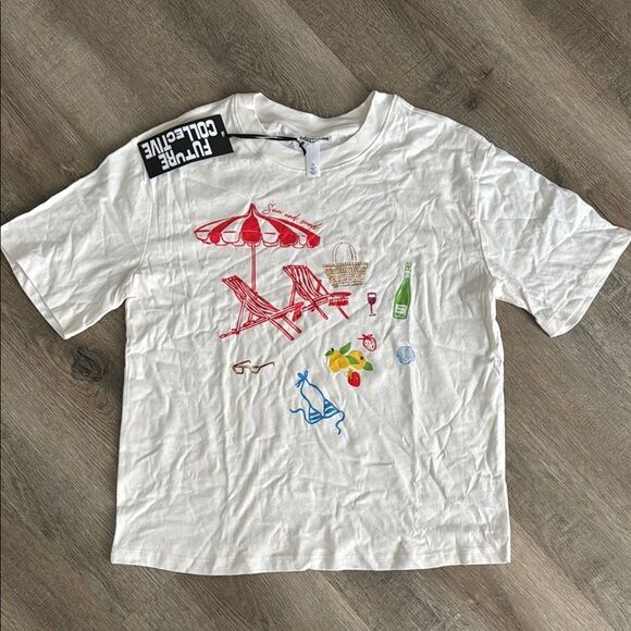 White Short Sleeve Tee with Beach Graphic FUTURE COLLECTIVE - Picture 1 of 3